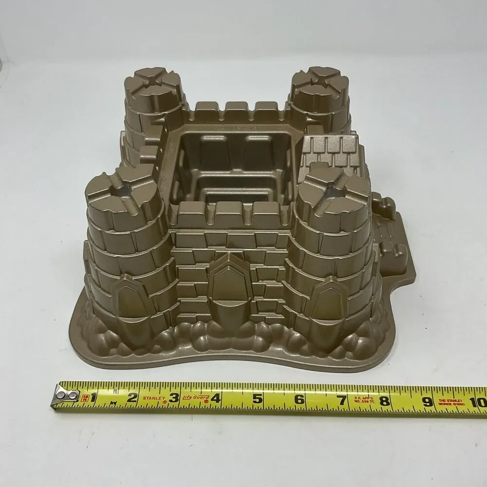 Nordic Ware Castle Bundt Cake Pan 10 Cup Cast Aluminum Made In USA Sandcastle